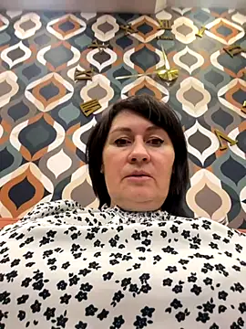 Snapshot of XLindaMilfX chatting on 10.30.25 XLindaMilfX online show from 10.30.25