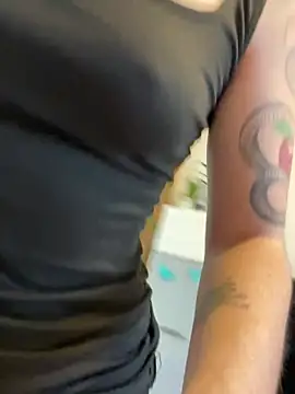 Daisy Michto Officiel online show from 02.13.25