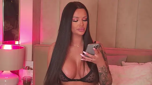 Snapshot of kaya_b chatting on 01.18.25 kaya b online show from 01.18.25