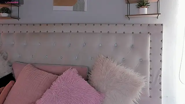 Snapshot of Atenea_Klett_ chatting on 09.26.25 Atenea Klett online show from 09.26.25