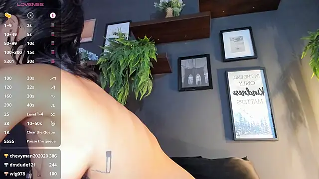 Snapshot of Mackenzie_Moore chatting on 12.04.24 Mackenzie Moore online show from 12.04.24