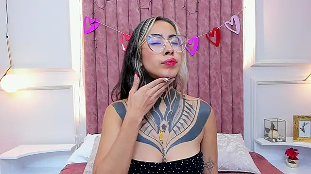 NicoleBlum online show from 02.12.25