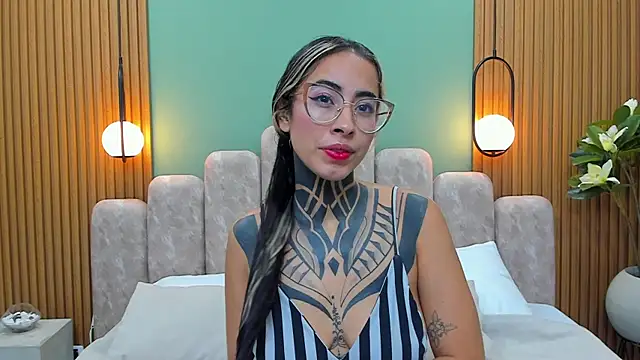 NicoleBlum online show from 02.21.25