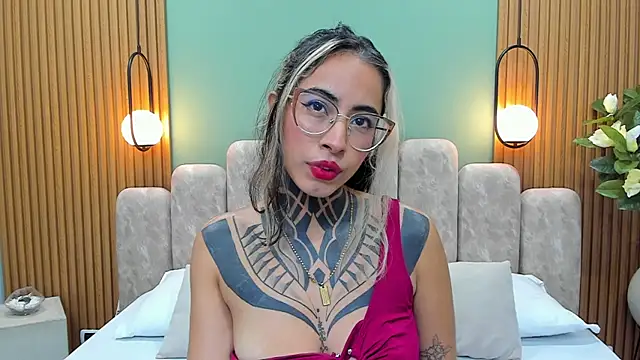 NicoleBlum online show from 03.11.25