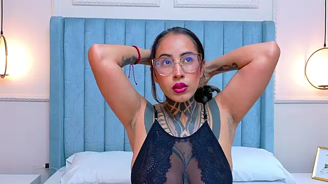Snapshot of NicoleBlum chatting on 06.17.26 NicoleBlum online show from 06.17.26