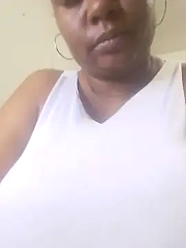 Snapshot of bigtitssxx chatting on 05.08.26 bigtitssxx online show from 05.08.26