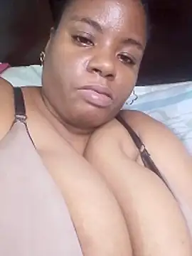 Snapshot of bigtitssxx chatting on 05.20.26 bigtitssxx online show from 05.20.26