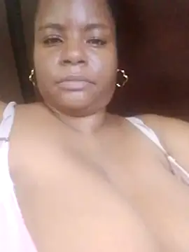 Snapshot of bigtitssxx chatting on 05.22.26 bigtitssxx online show from 05.22.26