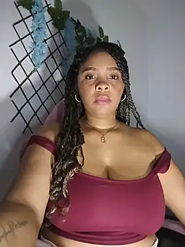 Snapshot of collegechica chatting on 02.13.26 collegechica online show from 02.13.26