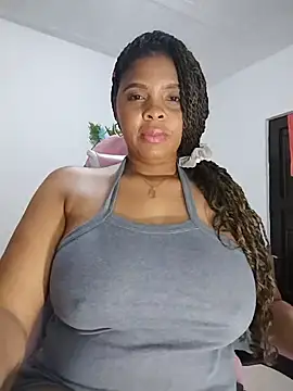 Snapshot of collegechica chatting on 02.20.26 collegechica online show from 02.20.26