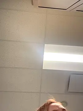 Snapshot of cinnatitties chatting on 10.21.25 cinnatitties online show from 10.21.25