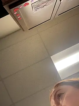 Snapshot of cinnatitties chatting on 10.23.25 cinnatitties online show from 10.23.25