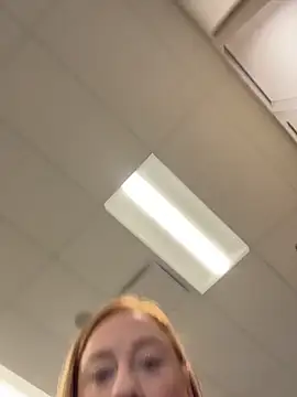 Snapshot of cinnatitties chatting on 10.28.25 cinnatitties online show from 10.28.25