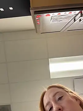 Snapshot of cinnatitties chatting on 10.29.25 cinnatitties online show from 10.29.25