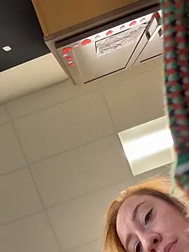 Snapshot of cinnatitties chatting on 10.31.25 cinnatitties online show from 10.31.25