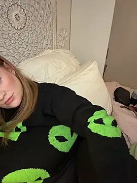 Snapshot of cinnatitties chatting on 11.02.25 cinnatitties online show from 11.02.25