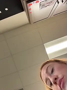 Snapshot of cinnatitties chatting on 11.03.25 cinnatitties online show from 11.03.25