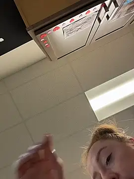 Snapshot of cinnatitties chatting on 11.04.25 cinnatitties online show from 11.04.25