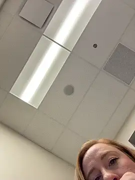 Snapshot of cinnatitties chatting on 12.15.25 cinnatitties online show from 12.15.25