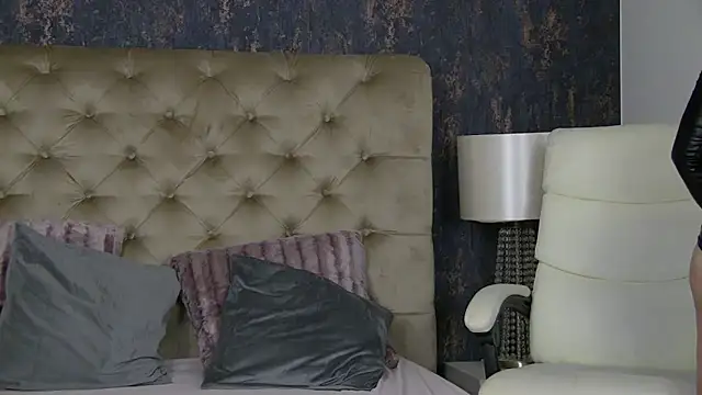 AriaRussell online show from 04.06.26