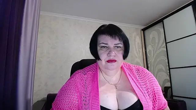 Snapshot of JuicyLady_Di chatting on 10.27.25 JuicyLady Di online show from 10.27.25