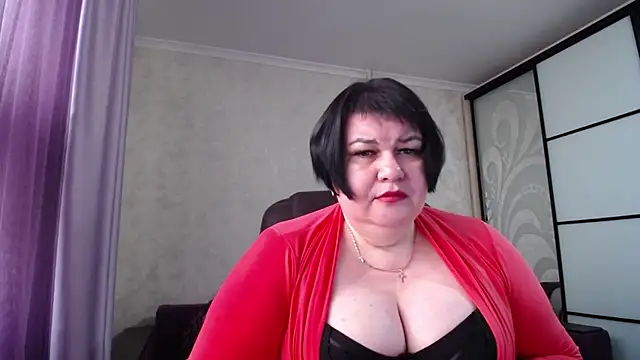 Snapshot of JuicyLady_Di chatting on 10.28.25 JuicyLady Di online show from 10.28.25