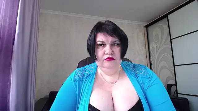 Snapshot of JuicyLady_Di chatting on 11.05.25 JuicyLady Di online show from 11.05.25