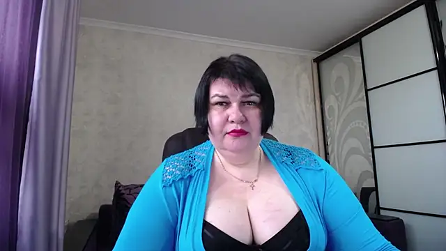 Snapshot of JuicyLady_Di chatting on 11.11.25 JuicyLady Di online show from 11.11.25