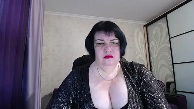 Snapshot of JuicyLady_Di chatting on 12.01.25 JuicyLady Di online show from 12.01.25