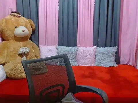 Snapshot of xxSexyBitch69xx chatting on 10.24.25 xxSexyBitch69xx online show from 10.24.25