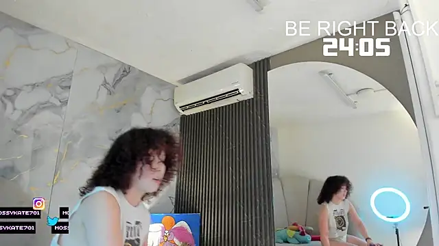 Katemoss70 online show from 10.17.25