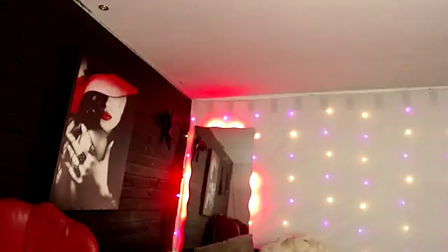 Snapshot of agatha_prime chatting on 11.25.25 agatha prime online show from 11.25.25