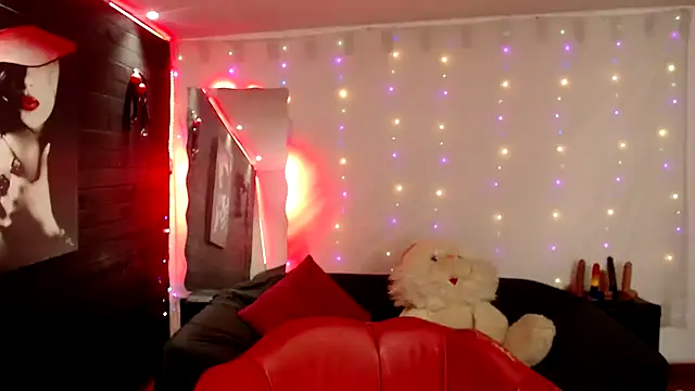 Snapshot of agatha_prime chatting on 12.04.25 agatha prime online show from 12.04.25