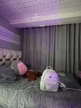 Sam Thompsoon  online show from 04.14.26