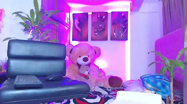 Snapshot of Hotgiirl_1 chatting on 02.10.25 Hotgiirl 1 online show from 02.10.25