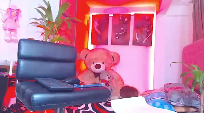 Snapshot of Hotgiirl_1 chatting on 02.15.25 Hotgiirl 1 online show from 02.15.25