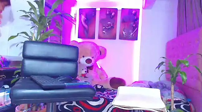 Snapshot of Hotgiirl_1 chatting on 02.18.25 Hotgiirl 1 online show from 02.18.25