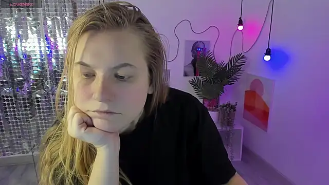 Snapshot of JadeSoft chatting on 12.15.24 JadeSoft online show from 12.15.24