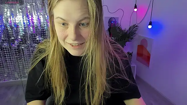 Snapshot of JadeSoft chatting on 12.15.24 JadeSoft online show from 12.15.24