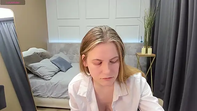 Snapshot of JadeSoft chatting on 12.27.24 JadeSoft online show from 12.27.24