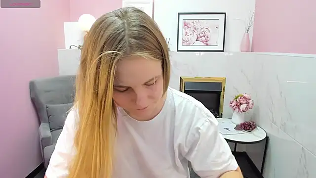 Snapshot of JadeSoft chatting on 01.08.25 JadeSoft online show from 01.08.25