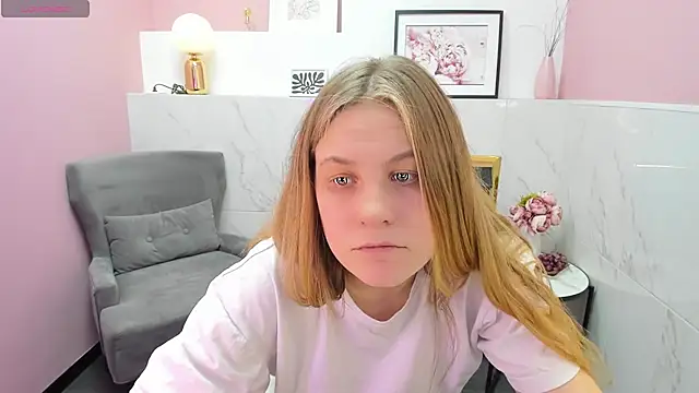 Snapshot of JadeSoft chatting on 01.09.25 JadeSoft online show from 01.09.25