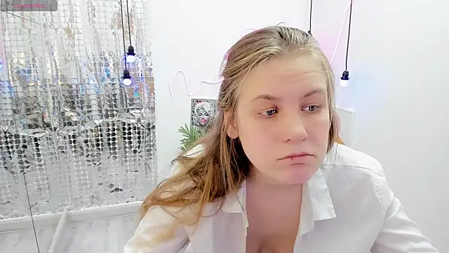 Snapshot of JadeSoft chatting on 01.11.25 JadeSoft online show from 01.11.25