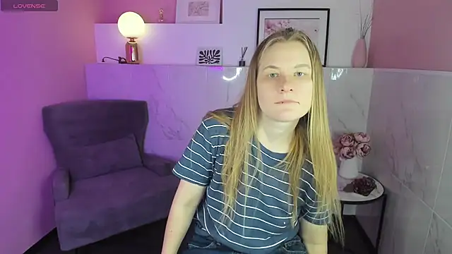 Snapshot of JadeSoft chatting on 01.11.25 JadeSoft online show from 01.11.25