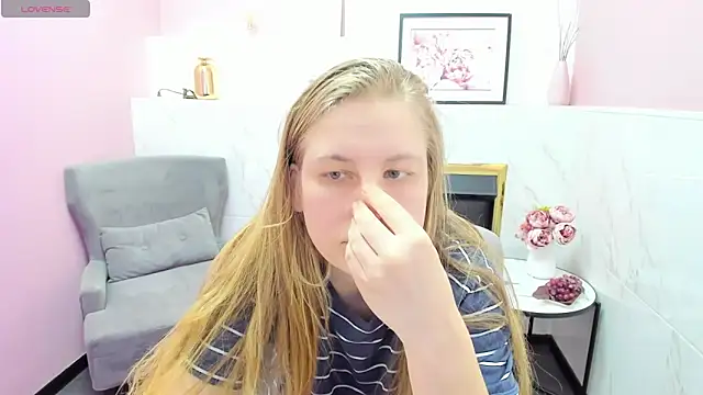 Snapshot of JadeSoft chatting on 01.11.25 JadeSoft online show from 01.11.25