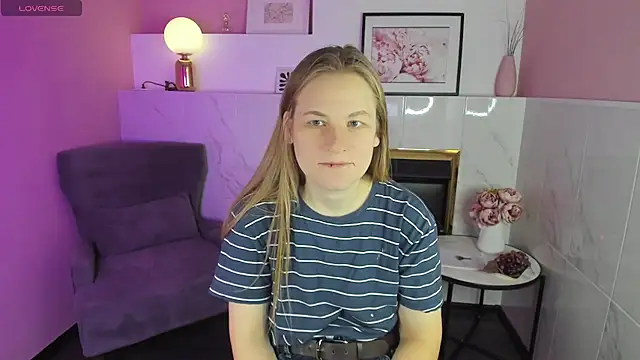 Snapshot of JadeSoft chatting on 01.11.25 JadeSoft online show from 01.11.25