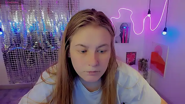 Snapshot of JadeSoft chatting on 01.12.25 JadeSoft online show from 01.12.25