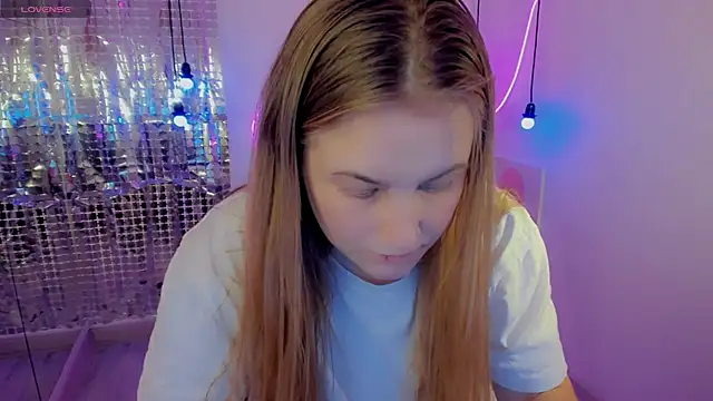 Snapshot of JadeSoft chatting on 01.12.25 JadeSoft online show from 01.12.25