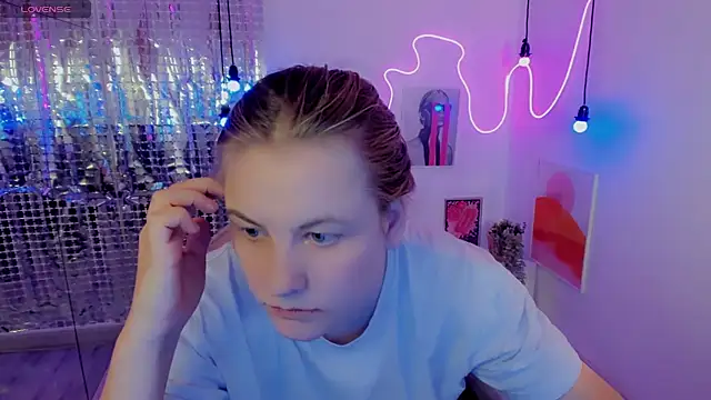 Snapshot of JadeSoft chatting on 01.17.25 JadeSoft online show from 01.17.25