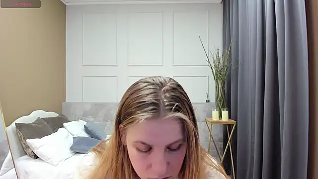 Snapshot of JadeSoft chatting on 01.23.25 JadeSoft online show from 01.23.25